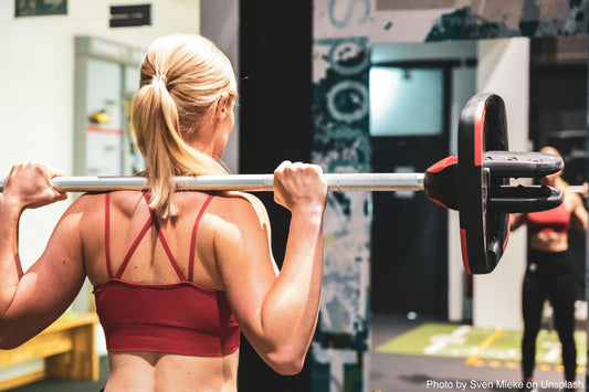 Pre-Workout für Frauen: Die 7 besten Booster für weibliche Athleten - NirooX Nutrition
